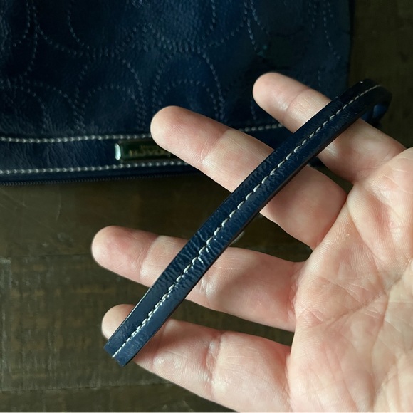 Coach patent leather wristlet - Picture 9 of 9